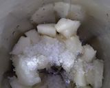 A picture of step 1 of Musk melon shake.