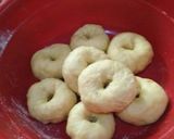 Foto langkah ke 5 dari resep Donat enak, empuk, super praktis.