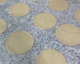 Foto del paso 4 de la receta: Empanadillas de butifarra fresca