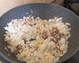 Foto langkah ke 5 dari resep Nasi goreng teri sawi putih.