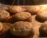 Foto del paso 6 de la receta: Tortitas de hojaldre y miel 🍯
