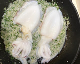 Foto del paso 3 de la receta: Sepia con gambas y calamares en salsa de ajo, perejil y coco…con base de arroz blanco