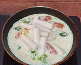 Foto langkah ke 2 dari resep Spicy Carbonara Tteokbokki | MaeCaTteok (매은 까르보나라 떡볶이).