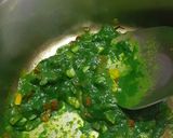 A picture of step 3 of Spinach Clear Soup.