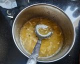 A picture of step 1 of Cheesy garlic pull apart burger.