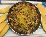 A picture of step 4 of Noodles bhel.
