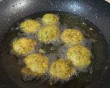 A picture of step 7 of Moong Dal Vada.