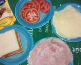 Foto del paso 1 de la receta: Tostados de jamón, queso, tomate y orégano