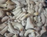 Foto langkah ke 1 dari resep Tumis Usus Ayam Pedas Asem Manis.