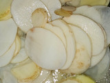 Patatas al ajillo y complementos