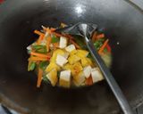 Foto langkah ke 3 dari resep Tumis tahu kacang buncis.