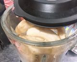 A picture of step 2 of Banana Milkshake.