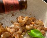 Foto langkah ke 2 dari resep Tumis Udang Saos Inggris.