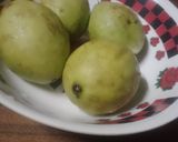 A picture of step 1 of Guava shake.