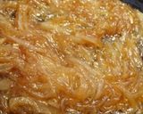 Foto del paso 1 de la receta Vieira sobre parmentier de alcachofa, con cebolla caramelizada y crujiente de ibérico