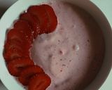 Φωτογραφία βήματος 2 της συνταγής Smoothie φράουλας - μπανάνας