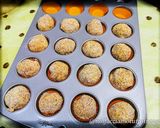 Foto del passaggio 4 della ricetta Polpettine di Salmone, Patate e Carote al forno su insalata con salsa allo yogurt