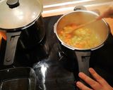 Foto del paso 3 de la receta: Sopa de marisco con rape y langostinos