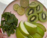 صورة لخطوة 1 من وصفة المشروب الأخضر الصحّي 🍹