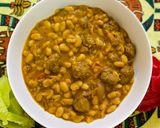 Une image de l'étape 2 de Haricot blanc curry au boulettes de bœuf.