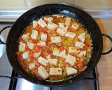 Foto del paso 3 de la receta: Arroz con merluza y verduras muy fácil de preparar