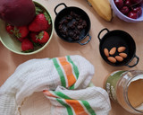 Foto del paso 1 de la receta: Tableta helada saludable de yogur griego y frutas de estación