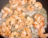 Une image de l'étape 1 de Fusilli aux crevettes rôties.