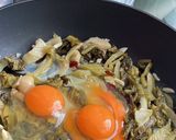 รูปขั้นตอนการทำที่ 6 ของ HOWTO - "ผักกาดดองเปรี้ยวผัดไข่" เมนูเด็ด วัตถุดิบน้อย