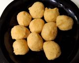 A picture of step 6 of Dahi bhalay.