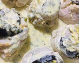 Foto del paso 9 de la receta: FILET DE 🐟MERLUZA🐟 (relleno) ARROLLADO Y CUBIERTO CON SALSA CREMA DE QUESO ROQUEFORT🧀🐟