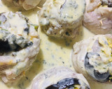 Foto del paso 9 de la receta: FILET DE 🐟MERLUZA🐟 (relleno) ARROLLADO Y CUBIERTO CON SALSA CREMA DE QUESO ROQUEFORT🧀🐟