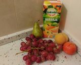 Foto del paso 1 de la receta Pincho de mandarinas con uvas y smoothie de melocotón con pera