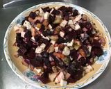 Une image de l'étape 9 de Salade surprise multicolore marinée au jambon cru.