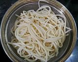 चिकन मंचाव नूडल्स सूप (chicken manchow noodles soup recipe inmarathi) रेसिपी स्टेप 2 फोटो 