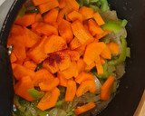 Foto del paso 3 de la receta: Albóndigas de rape en salsa con patatas y gambones