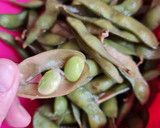 Foto del paso 2 de la receta: Edamame 枝豆 o vaina de soja fresca 🇯🇵🫛 "otoshi" o aperitivo en "izakaya" o taberna, cervecería 🍻Japón