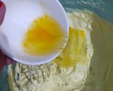 Foto langkah ke 2 dari resep Semprit Coklat Putih Telur.