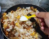 Foto langkah ke 4 dari resep Nasi goreng tuna.