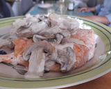 Foto del paso 2 de la receta: Salmón al horno con champiñones a la crema