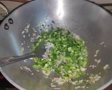 A picture of step 2 of Hariyali Pav bhaji.