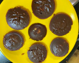 போர்பன் பிஸ்கட் இட்லி கேக் ரெசிபி ஸ்டேப் 3 புகைப்படம்