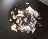 Foto langkah ke 3 dari resep Tumis kangkung ebi kering.