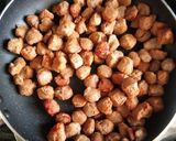 A picture of step 2 of Kadai soya chunks.
