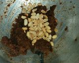 A picture of step 4 of Dates ground peanuts ladoo.