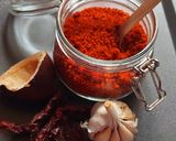 A picture of step 1 of Dry Garlic Chutney.