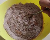 Foto langkah ke 3 dari resep Choco Banana Muffin (no mixer, no oven).