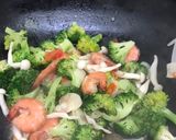 Foto langkah ke 6 dari resep Brokoli Tumis.