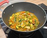 Foto del paso 5 de la receta: Noodles de arroz con setas y verduras en salsa de soja y especias Ras el Hanout