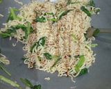 Foto langkah ke 2 dari resep Mie Goreng Sawi.