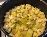 Une image de l'étape 3 de Purée moulinée « rose » aux panais et courgettes.